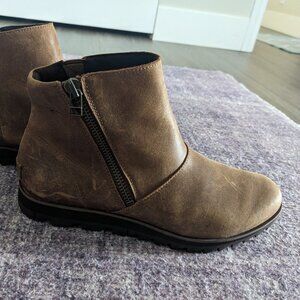Sorel Harlow zip waterproof leather ankle‎ booties size 8.5 womens